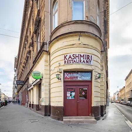 Cozy Nest For Couples Apartament