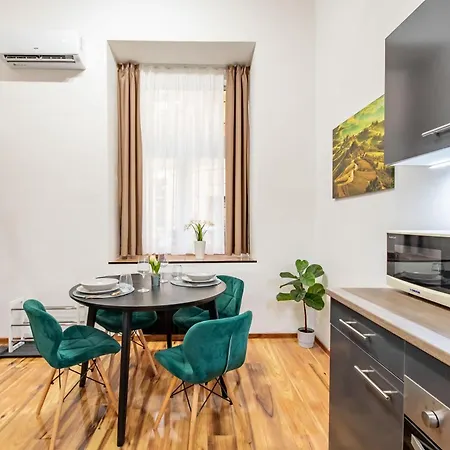 Cozy Nest For Couples Appartement Boedapest